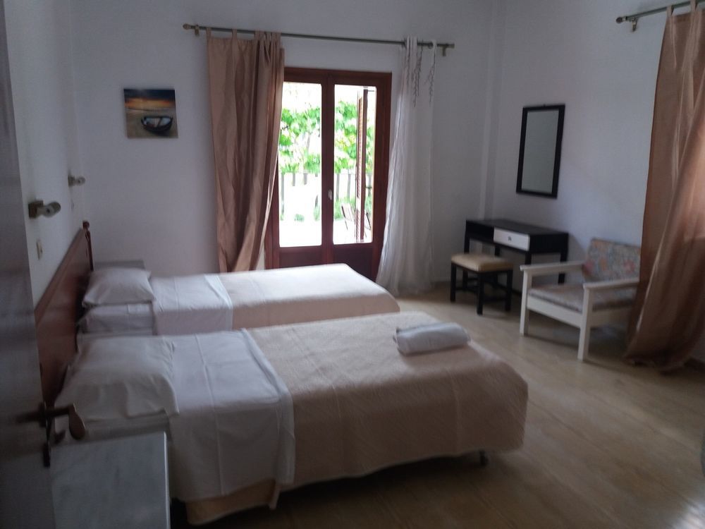 Feeloxenia Corfu Αχαράβη